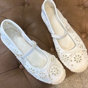 Elegant White Floral Women's Flats